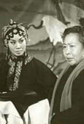 豫剧《秦香莲》选段-手拉儿女泪不干【崔兰田】| 经典戏曲片段赏析