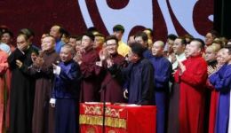 郭德纲于谦相声德云社大家庭演出，经典搭档爆笑来袭，不容错过的相声盛宴下载