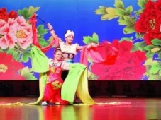 二人台经典《打樱桃》全集下载，巴荣冯美莲精彩演绎，不容错过下载