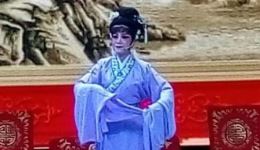 双女闹花堂