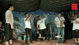 河南农村唢呐艺人精彩演绎，乡村味十足，地道民间唢呐表演不容错过