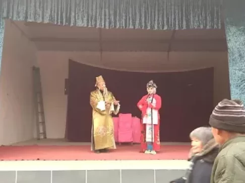 河南省豫剧《老换小》第1场高清戏曲资源下载,经典传统剧目完整呈现 河南省豫剧《老换小》第1场高清戏曲资源下载,经典传统剧目完整呈现