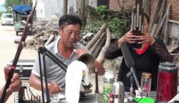 河南漯河临颖唢呐团长倾情演奏《小仓娃》，经典唢呐戏在线聆听，不容错过！