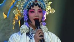 霍尊国外演唱京剧版《烟花易冷》，戏腔惊艳全场，解锁戏曲融合新体验