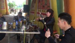 河南豫剧《倒霉大叔的婚事》精彩片段，美女唢呐吹奏，韵味十足，速来聆听！