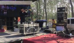 农村小伙唢呐深情吹奏《在那桃花盛开的地方》MP4视频高清下载