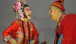 幽默川剧灯调《驼子回门 拜新年》戏曲视频MP4下载，精彩剧情不容错过