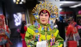 豫剧《秦香莲》见皇姑片段下载，张宝英吴新平演绎，经典戏曲MP4资源下载