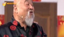 李琦罗京民小品《年夜饭》在线观看，包袱密集笑点足，演绎家庭温情百看不厌下载