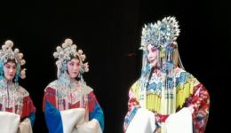 京剧《龙凤呈祥》赵秀君演唱“昔日里梁鸿配孟光”选段，张派经典名剧在线下载