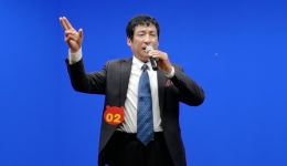 豫剧戏歌《让神州大地国泰民安》刘士强演唱 弘扬家国情怀戏曲精品在线下载