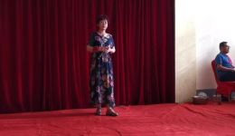 豫剧《花喜鹊》段翠芝演唱“都怪娘不会疼儿没材料”片段下载，经典唱段催泪呈现下载