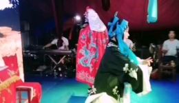 荆州花鼓戏《一步登天》李鸿斌张凤云演唱,经典地方戏曲在线下载 荆州花鼓戏《一步登天》李鸿斌张凤云演唱,经典地方戏曲在线下载