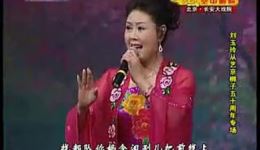 土炕上的女人