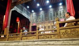 陕西西安回民街高家大院华阴老腔表演,沉浸式领略非遗魅力 陕西西安回民街高家大院华阴老腔表演,沉浸式领略非遗魅力