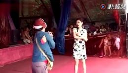 魏三搞笑二人转演出在线观看，东北二人转经典喜剧，幽默舞台表演下载下载