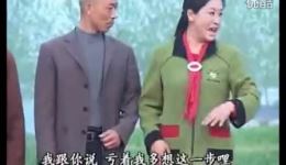 儿子不孝爹妈爬墙头