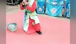 赵五娘吃糠