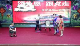 小品《一个儿子两个妈》永川区老年大学精彩表演，感人亲情故事在线观看下载下载