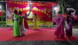 黄梅戏《飘飘荡荡天河来》选段徐尧英叶小燕精彩演绎,仙凡奇景在线畅享 黄梅戏《飘飘荡荡天河来》选段徐尧英叶小燕精彩演绎,仙凡奇景在线畅享