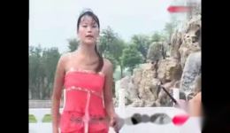 河南美女唢呐演奏，颜值与技艺兼具，传统民乐精彩呈现