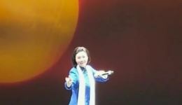 小青妹且慢举那龙泉宝剑