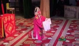 王兰英焚香