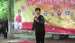 姑娘大梳妆