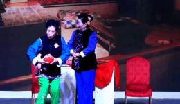 评剧《摔彩礼》高清MP4视频下载｜赵丽蓉、花砚茹、戴月琴经典演绎，小二黑与小芹冲破彩礼陋习的爱情佳话下载