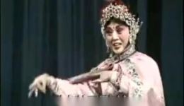 杨八姐游春