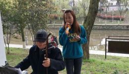 黄梅戏《冷水浇头怀抱冰》王小梅深情演绎，经典悲情唱段在线下载