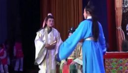 庐剧《少年周公瑾》折子戏让宅拜母在线观看，周建梅王佳佳主演经典剧目