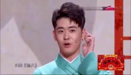 2019东方卫视春晚相声《二人成曲》费玉清张云雷同台飙包袱,高能笑料全程不间断 2019东方卫视春晚相声《二人成曲》费玉清张云雷同台飙包袱,高能笑料全程不间断